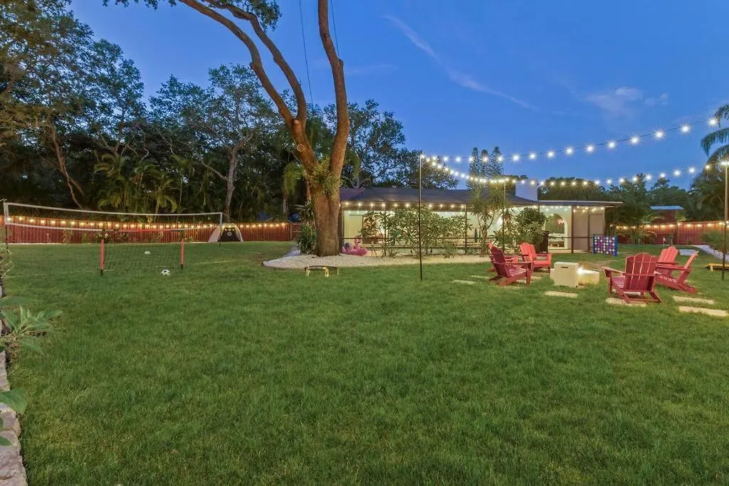 Backyard Games, Fire Pit, Heated Pool, Near Beach Villa Ozona Holiday home