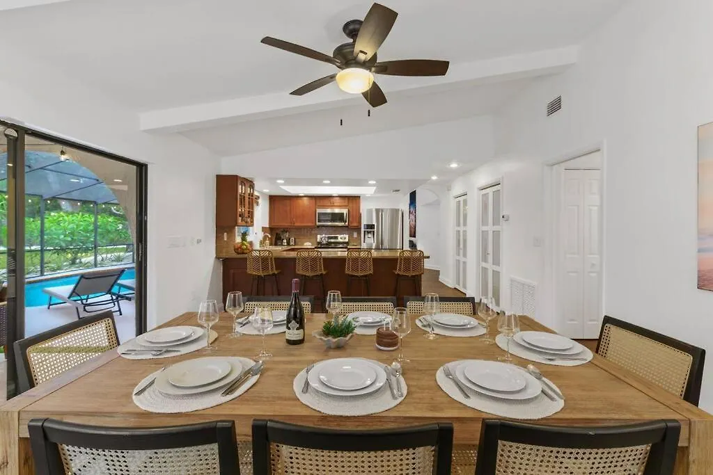 Holiday home Backyard Games, Fire Pit, Heated Pool, Near Beach Villa Ozona