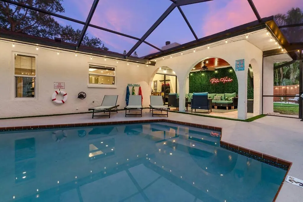 Backyard Games, Fire Pit, Heated Pool, Near Beach Villa Ozona United States