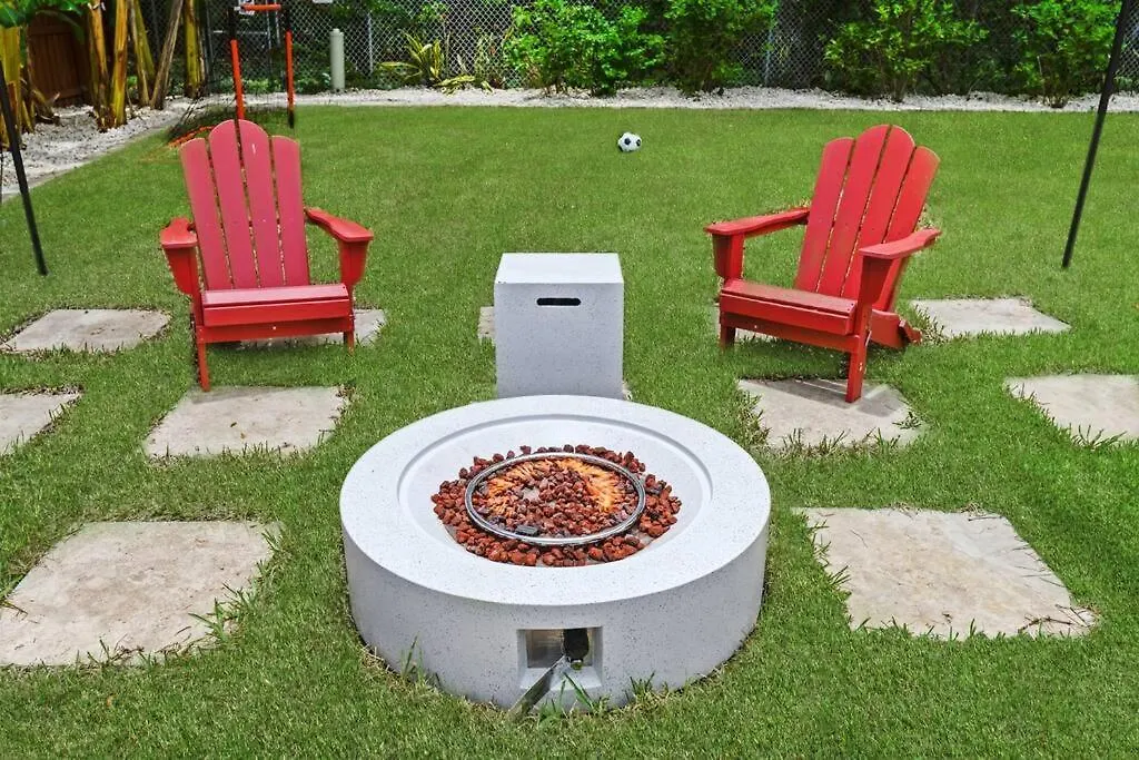 Holiday home Backyard Games, Fire Pit, Heated Pool, Near Beach Villa Ozona